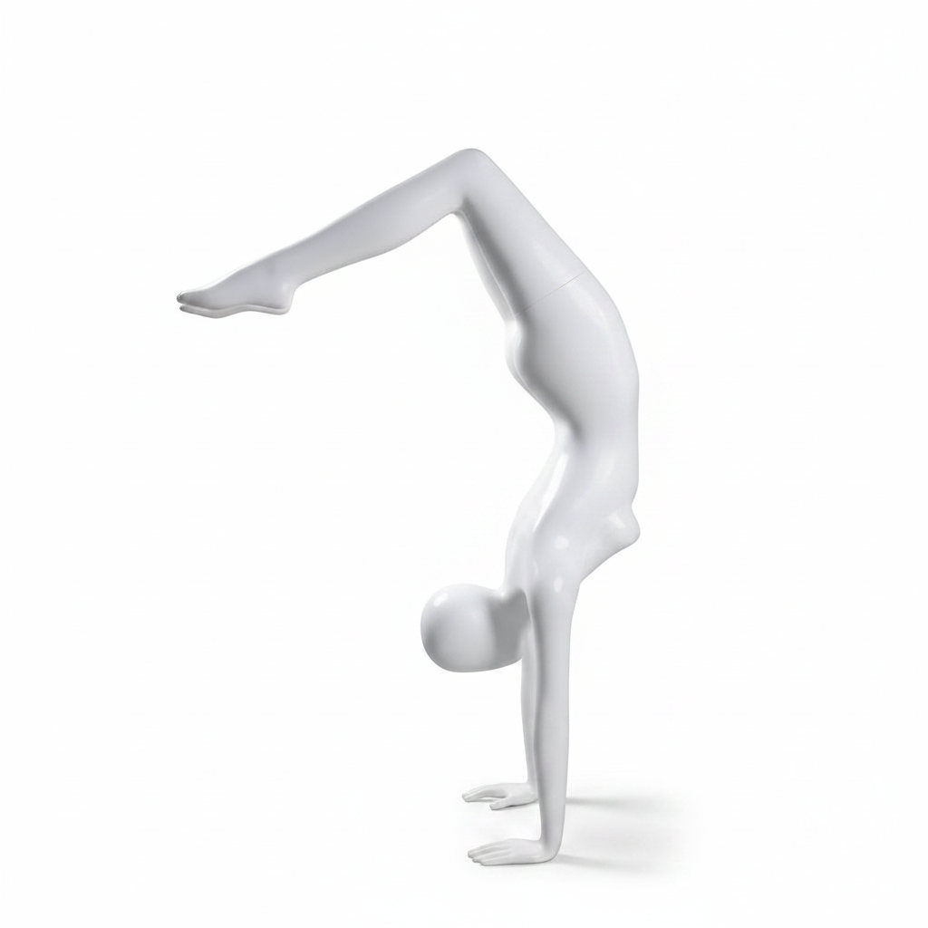 Yoga-naismallinukki, fitness/yoga - valkoinen. Käsissä
