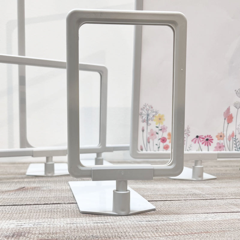 Kyltinpidike, A6, sisuslevyllä, muovi, vaaleanharmaa