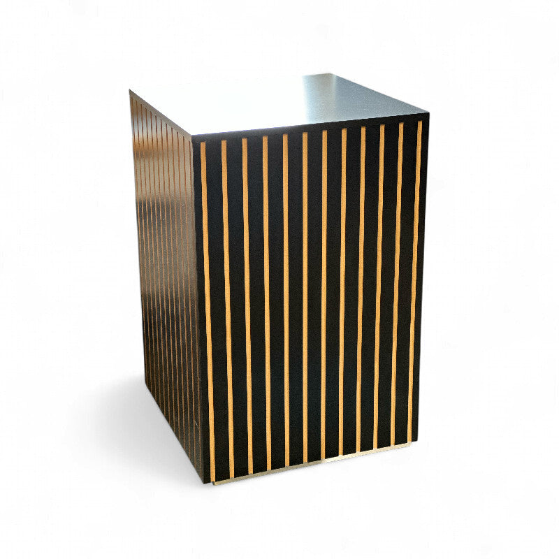 Levy suljettu kulmana Musta 60 x 60 x K90 cm DEMO