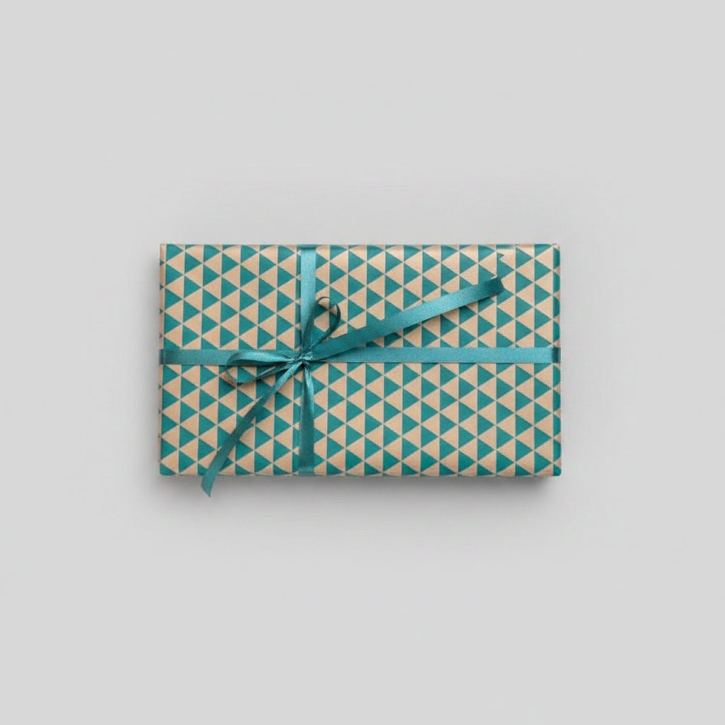 Joulupaperi B 50 cm. Kulta kolmioilla, 50 cm x 100 mtr *