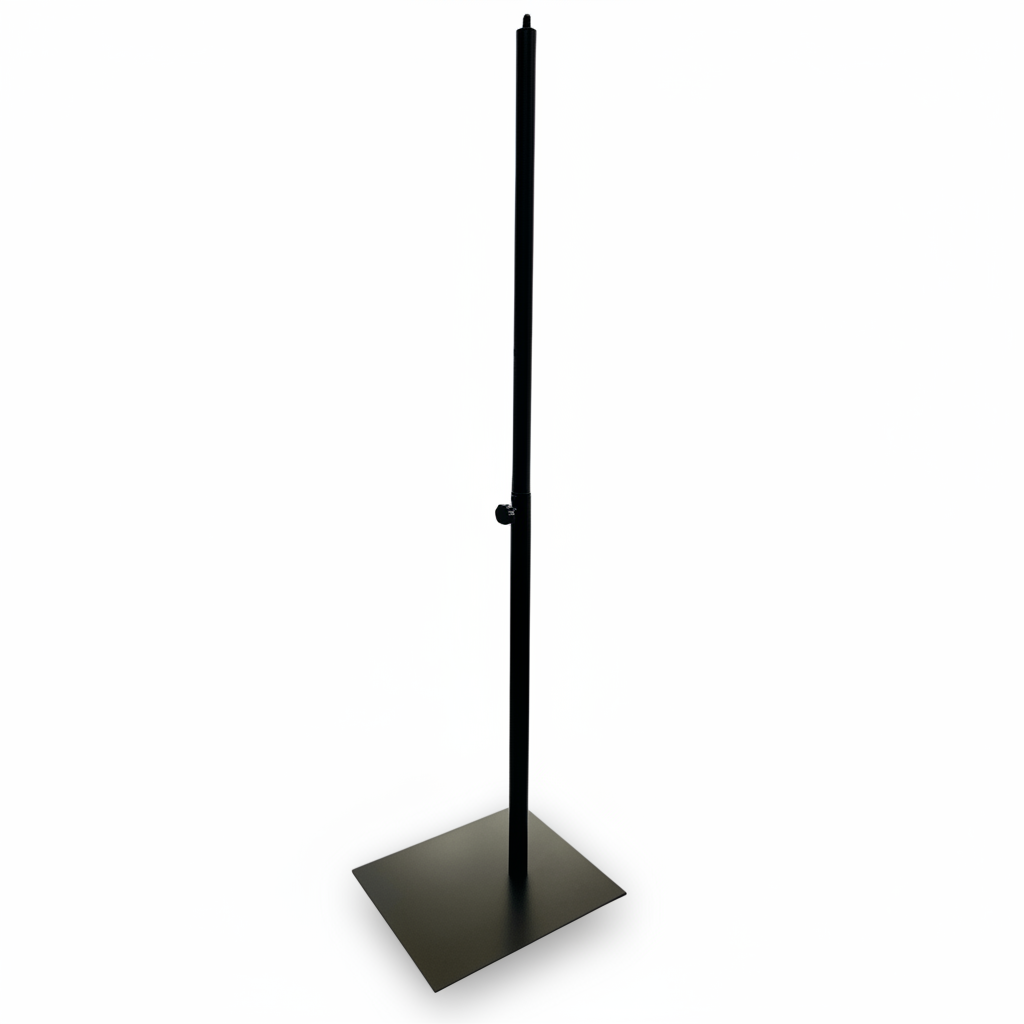 Metalfod til torso eller gine. Firkantet fod 32 x 27 cm. Sort metal. Inkl. skrue til torso