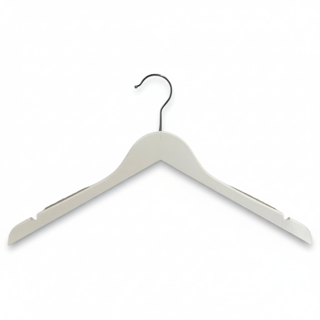 Træbøjle, massiv, flad, voksen, med gummi og hak, uden stang, hvid, 12 mm tyk, 45 cm. Pak m/ 10 stk.  Stykpris
