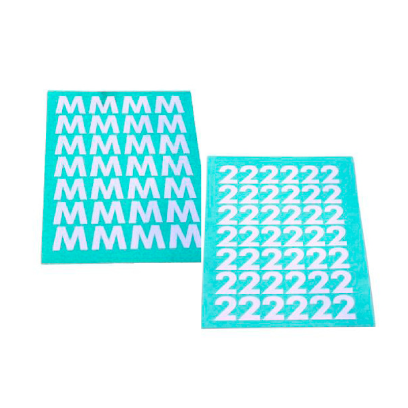 Puhe-, numero- ja kirjainarkki vaatemerkkien väliin, valkoinen – valitse vaihtoehto.