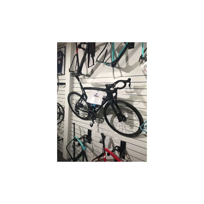 Pyöräteline kiskolevyyn. L 8 x S 12 x K 10 cm.