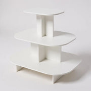 Pyramide oval - 3-lagsbord. Hvid melamin. L 120 x D 90 x H 106 cm. Afrundet podie 3 niveauer