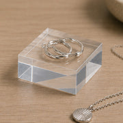 Displayblok, klar akryl, 10,5 x 10,5 x H4 cm, til smykker
