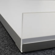 Melaminhylde hvid, skrå, med forkant, krom, 61 x 37 cm