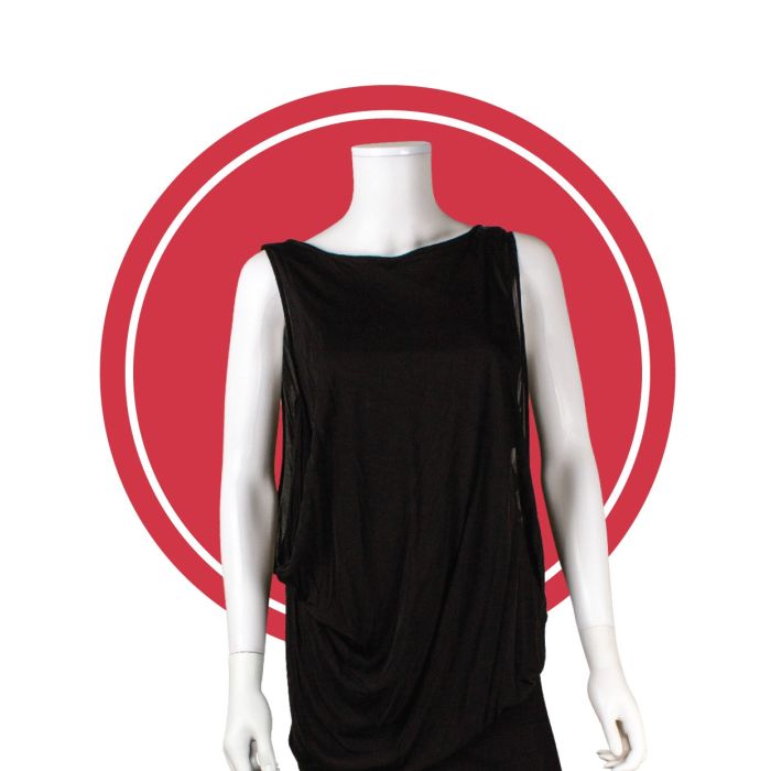 Perus naistenukke ilman päätä. Muovia