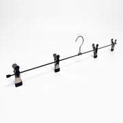 Metallinen klipsihenkari (L 60 cm) - 50 kpl. 4 klemmaria K 7 cm. Musta
