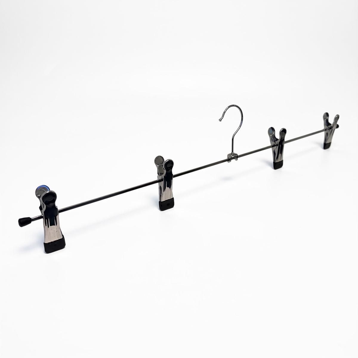 Metallinen klipsihenkari (L 60 cm) - 50 kpl. 4 klemmaria K 7 cm. Musta
