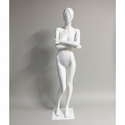 Mannequin. Nainen 1 m/kuvanveistollisilla hiuksilla. Valkoinen. Kädet rintakehän yli