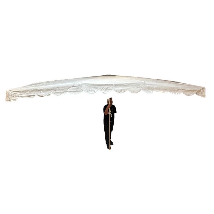 Markkinasivu, raakavalkoinen. 4 x 3 m. K 270 cm.