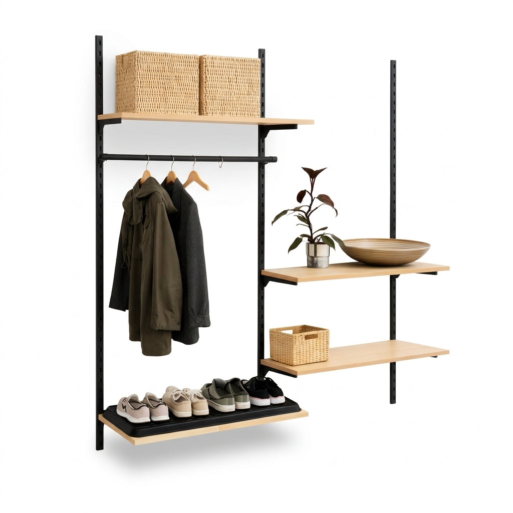 Seinäpaketti, jossa on Framework-kiskot mustana, pyökkihyllyt ja vaatetanko. Mitat: noin 185 x H244 cm. Kuten kuvassa. Eteiseen, vaatekaappiin ja walk-in-tilaan.
