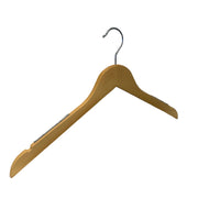 Træbøjle, massiv, flad, voksen, med gummi og hak, uden stang, lysere natur, 12 mm tyk, 45 cm.