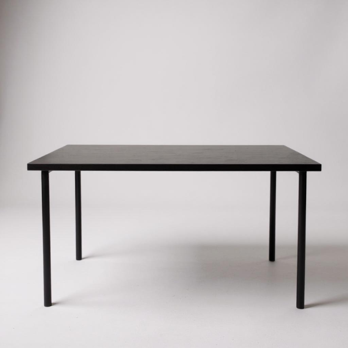 Maple myyntipöytä, musta, 160 x 73,4 x K91-94 cm. Valitse pöydän jalat