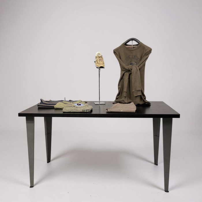 Maple myyntipöytä, musta, 160 x 73,4 x K91-94 cm. Valitse pöydän jalat